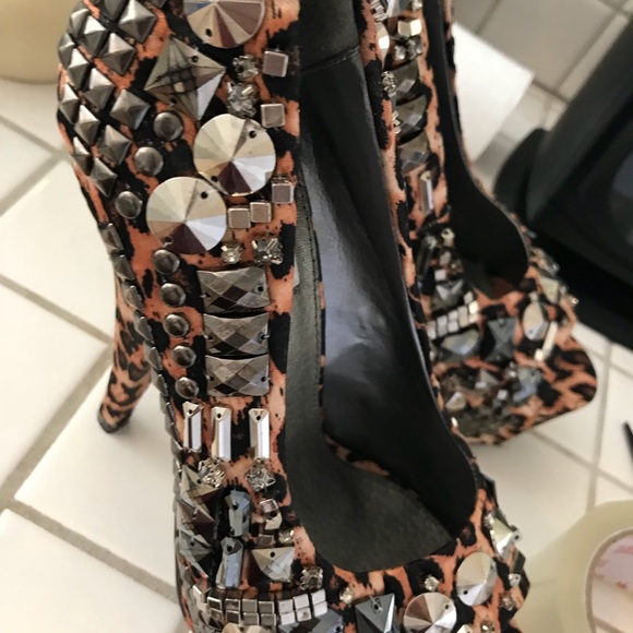 Shoes - Picture 2 of 5